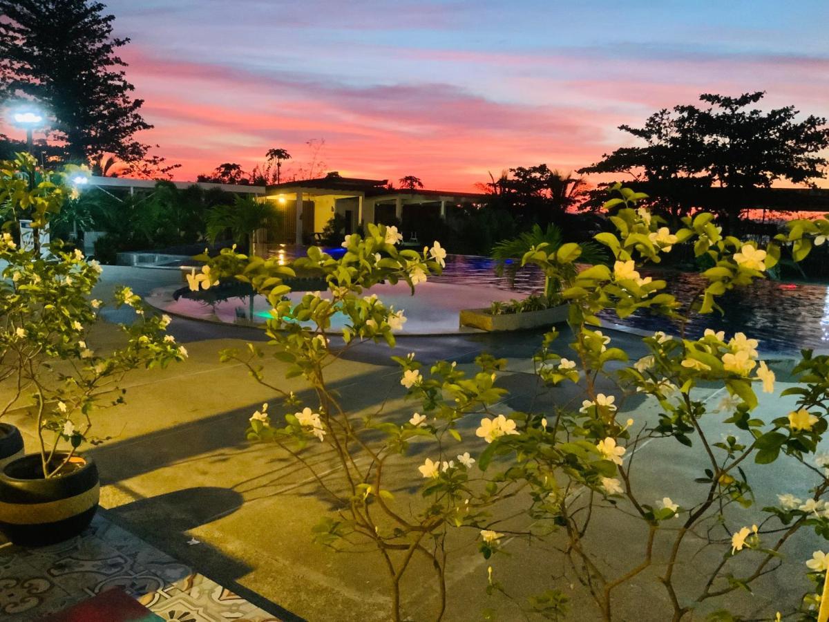 Vistapaloma Beach Resort Odiong Ngoại thất bức ảnh